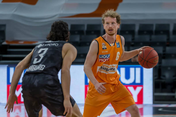 他计划通过 他计划通过