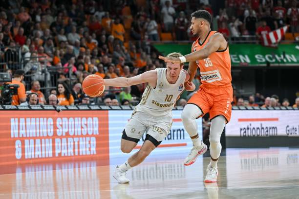 津媒：从伤势恢复进度看，巴顿和阿代米出战申花的前景不乐观（津媒：康复进展欠佳，巴顿与阿代米恐无缘战申花）