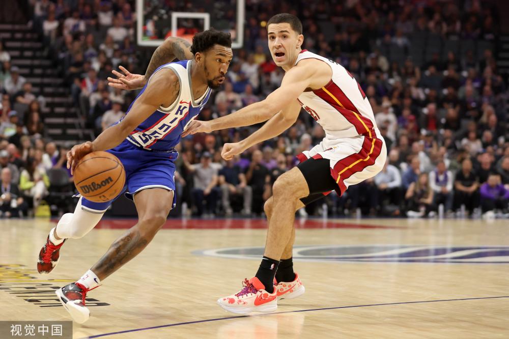 曝曼联卡洛斯复出计划，先到中东晒太阳！拉爵想杜绝伤员白领高薪.